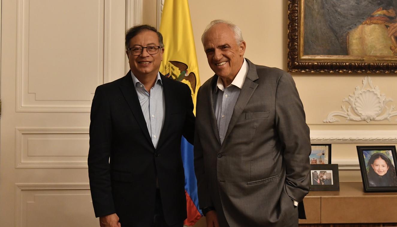 El Presidente Gustavo Petro y el exmandatario Ernesto Samper.