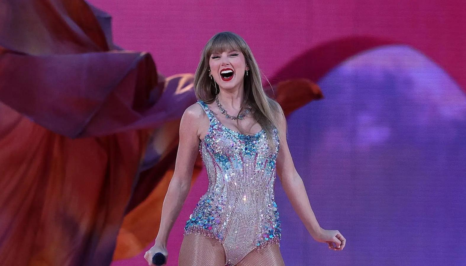 La cantante estadounidense Taylor Swift se presenta en el escenario durante 'The Eras Tour'.