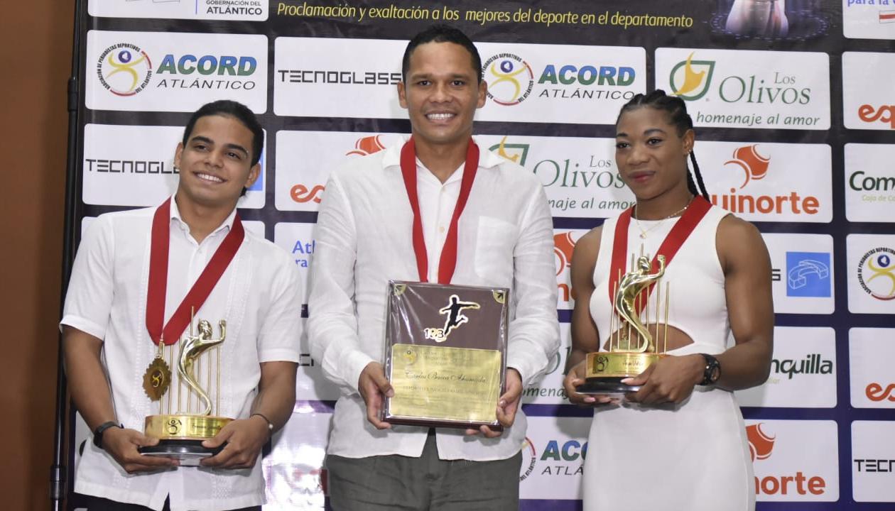 El ciclista Francisco Jaramillo, el futbolista Carlos Bacca y la boxeadora Angie Valdés, ganadores en 2023. 