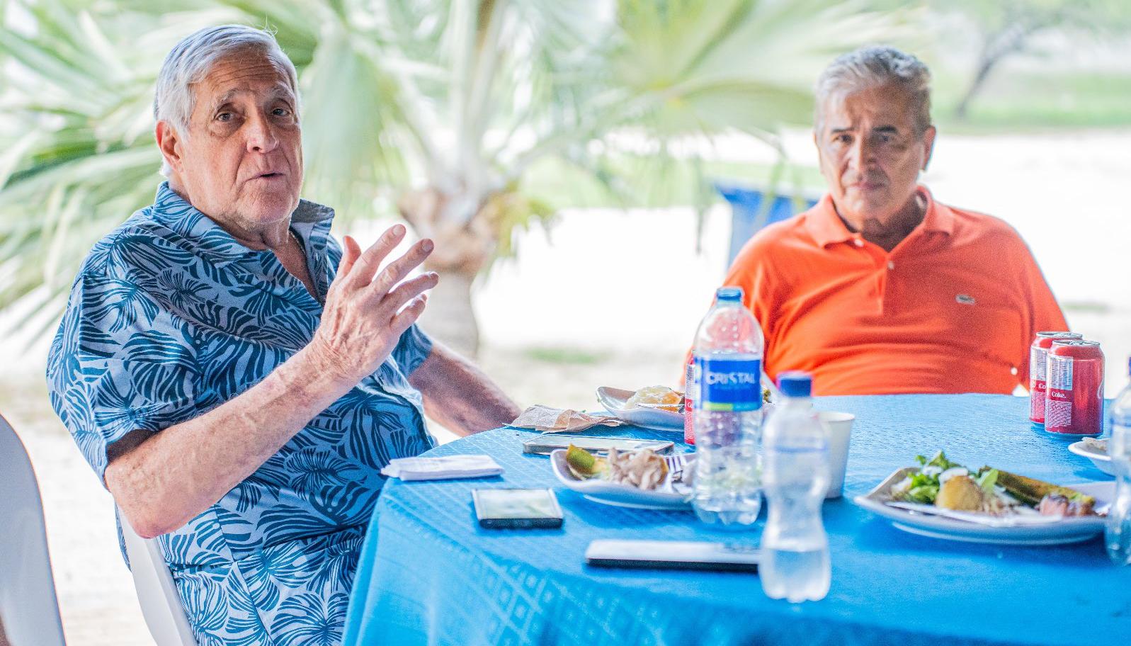 Eduardo Dávila con Jorge Luis Pinto, una amistad que ha perdurado por más de 40 años. 