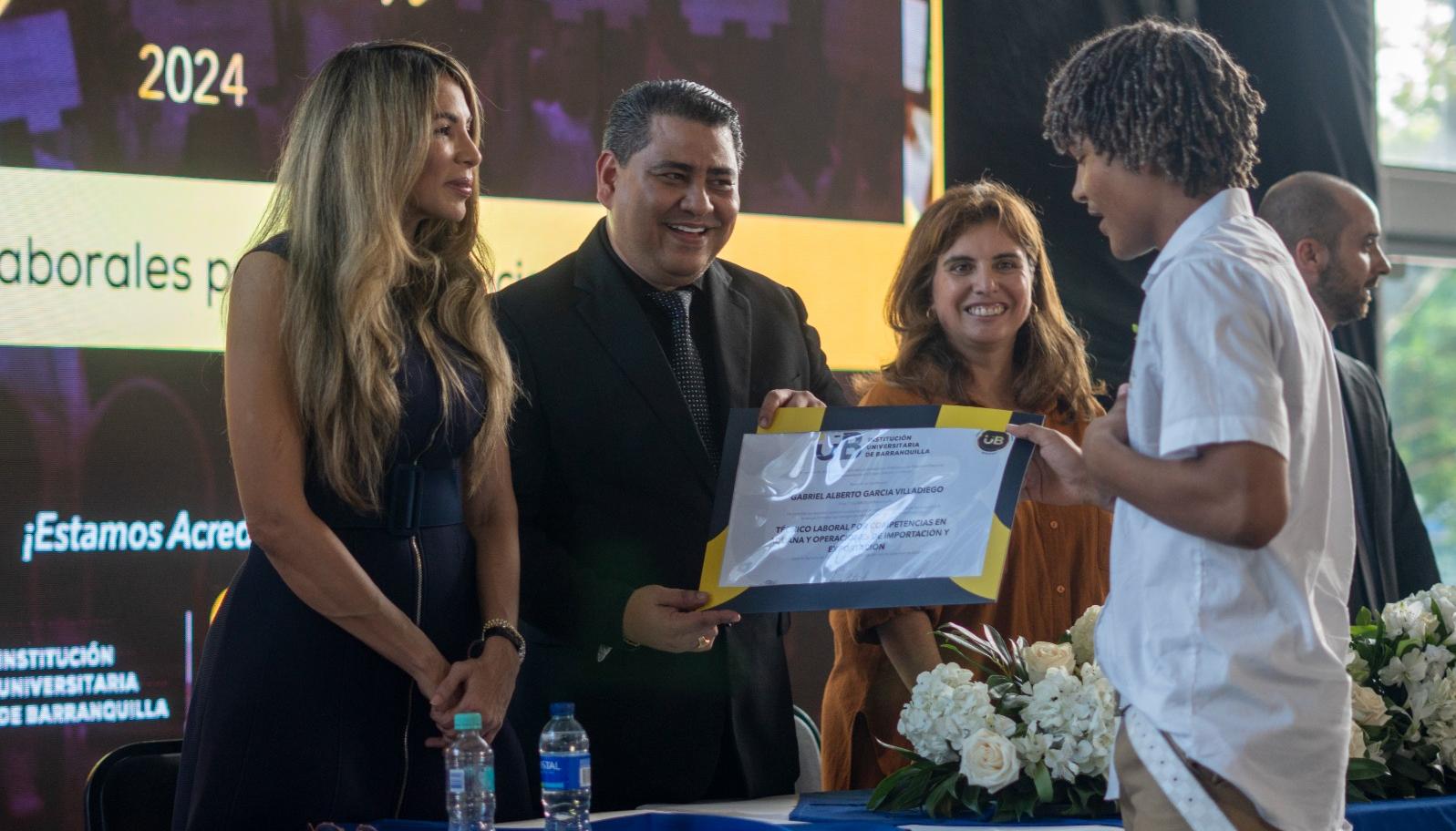 Se graduaron 1.517 estudiantes como técnicos en la IUB. 