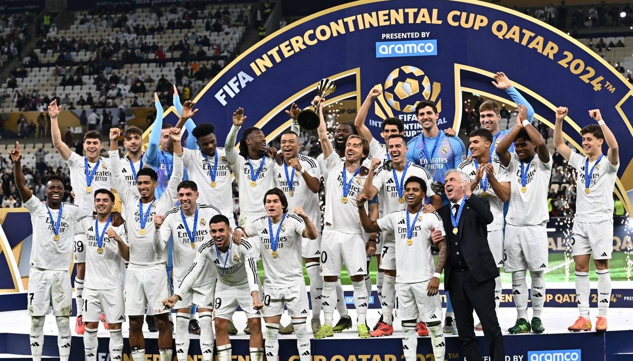Jugadores del Real Madrid celebran su cuarto título en la Copa Intercontinental. 
