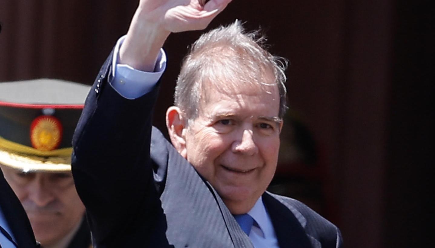 Edmundo González saludando a los venezolanos desde la Casa Rosada en Buenos Aires.