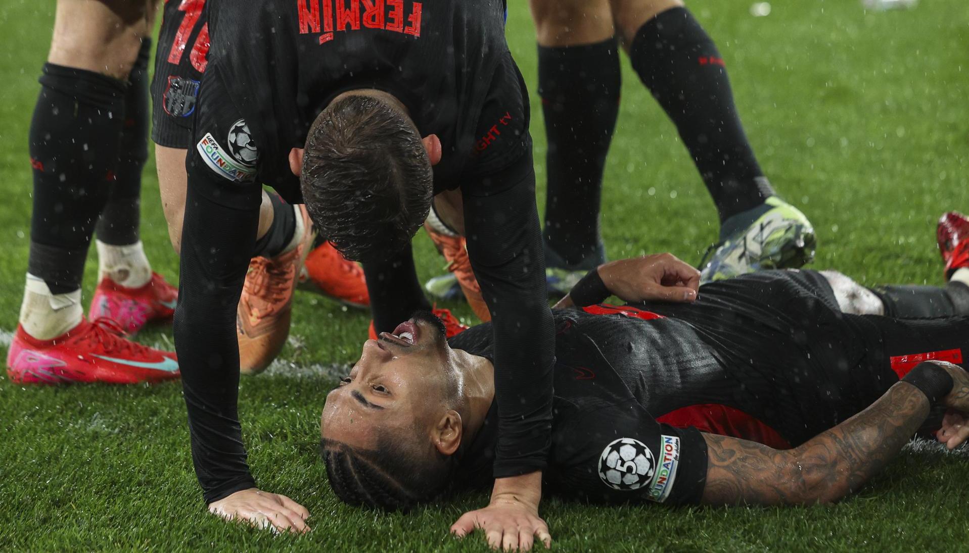 Raphinha, autor del gol del triunfo, tras la celebración del tanto.