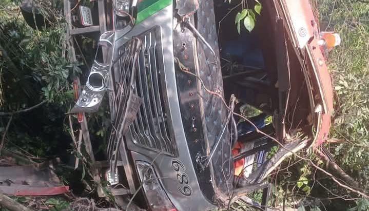 Bus cayó a abismo este martes en Cundinamarca. 