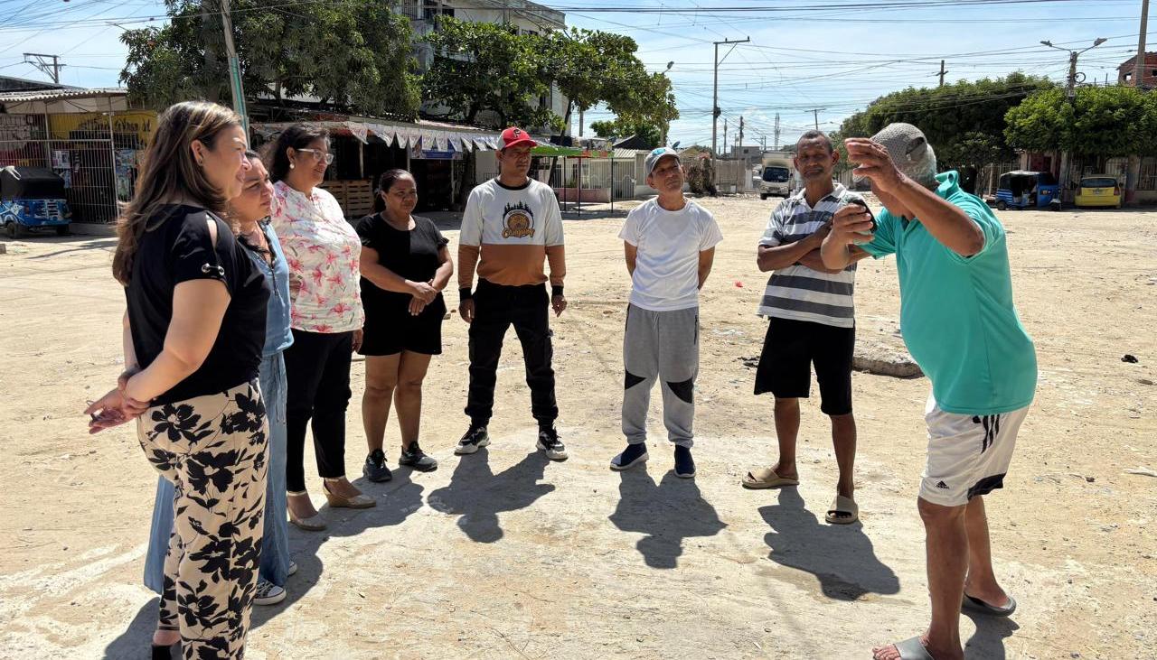 La Alcaldía ha visitado varios barrios y dialogado con los residentes. 