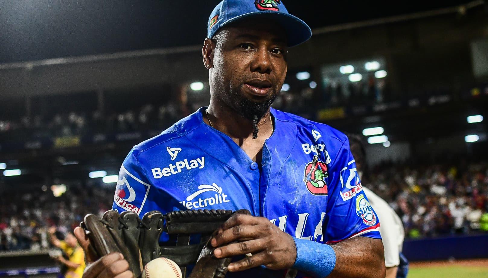 Alejandro De Aza, jardinero central de Caimanes. 