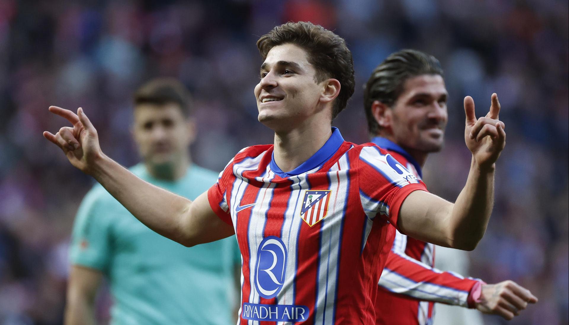 Julián Álvarez festejando su gol.