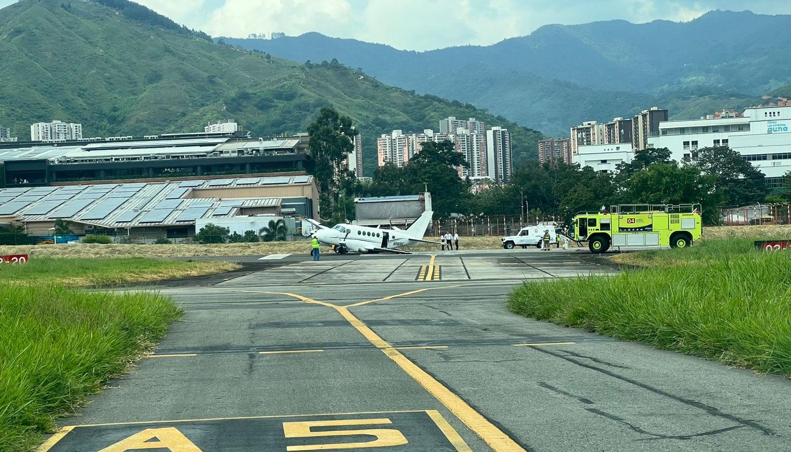 Avioneta en la pista de la Olaya Herrera.