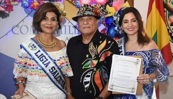 Alberto Martínez Pacheco y las reinas Ligia Salcedo y Kathia Nule.