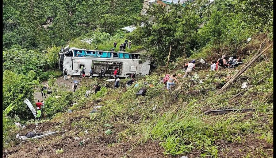 Bus de transporte especial accidentado