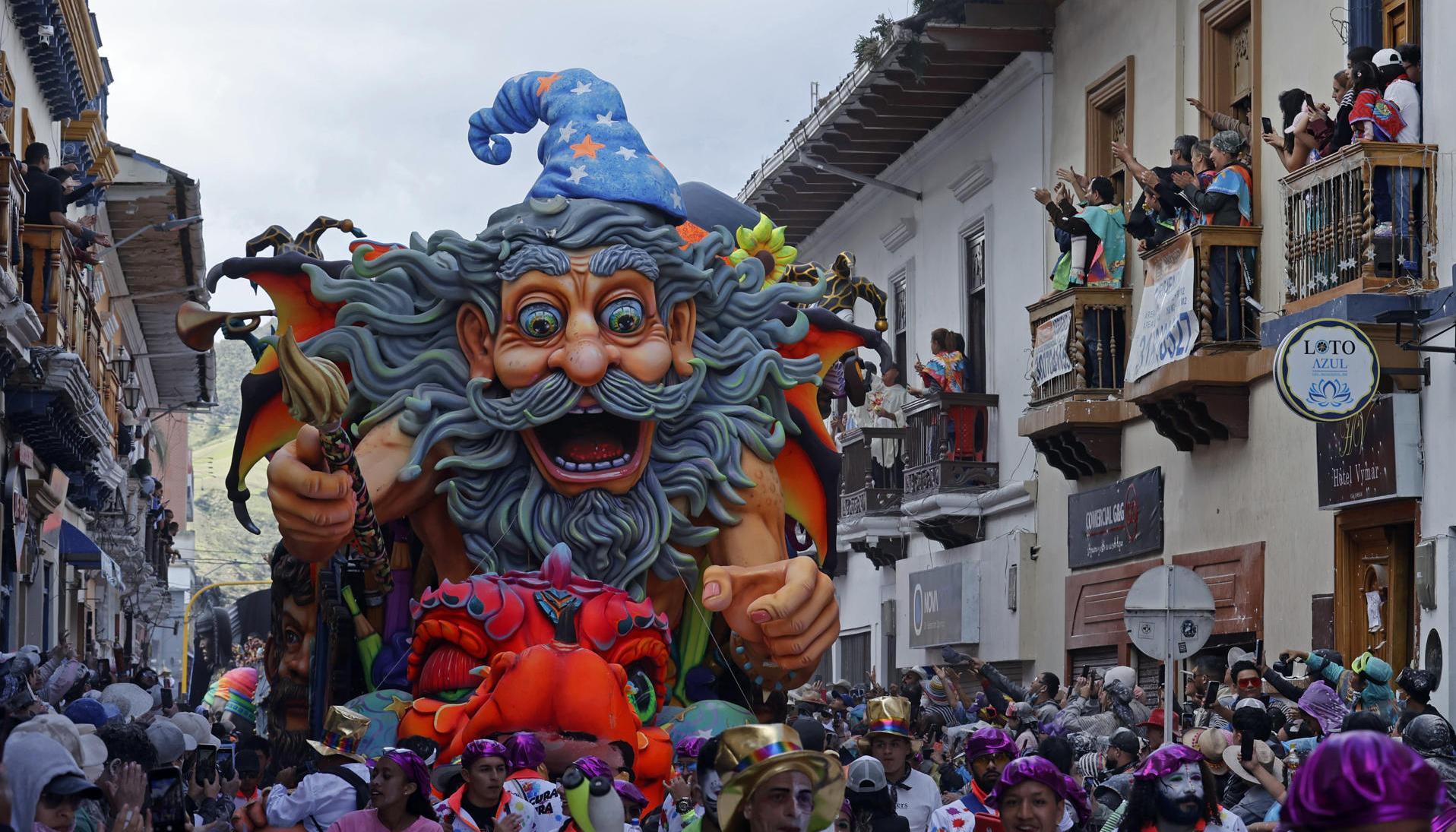 Carrozas del carnaval de Negros y Blancos de Pasto. 