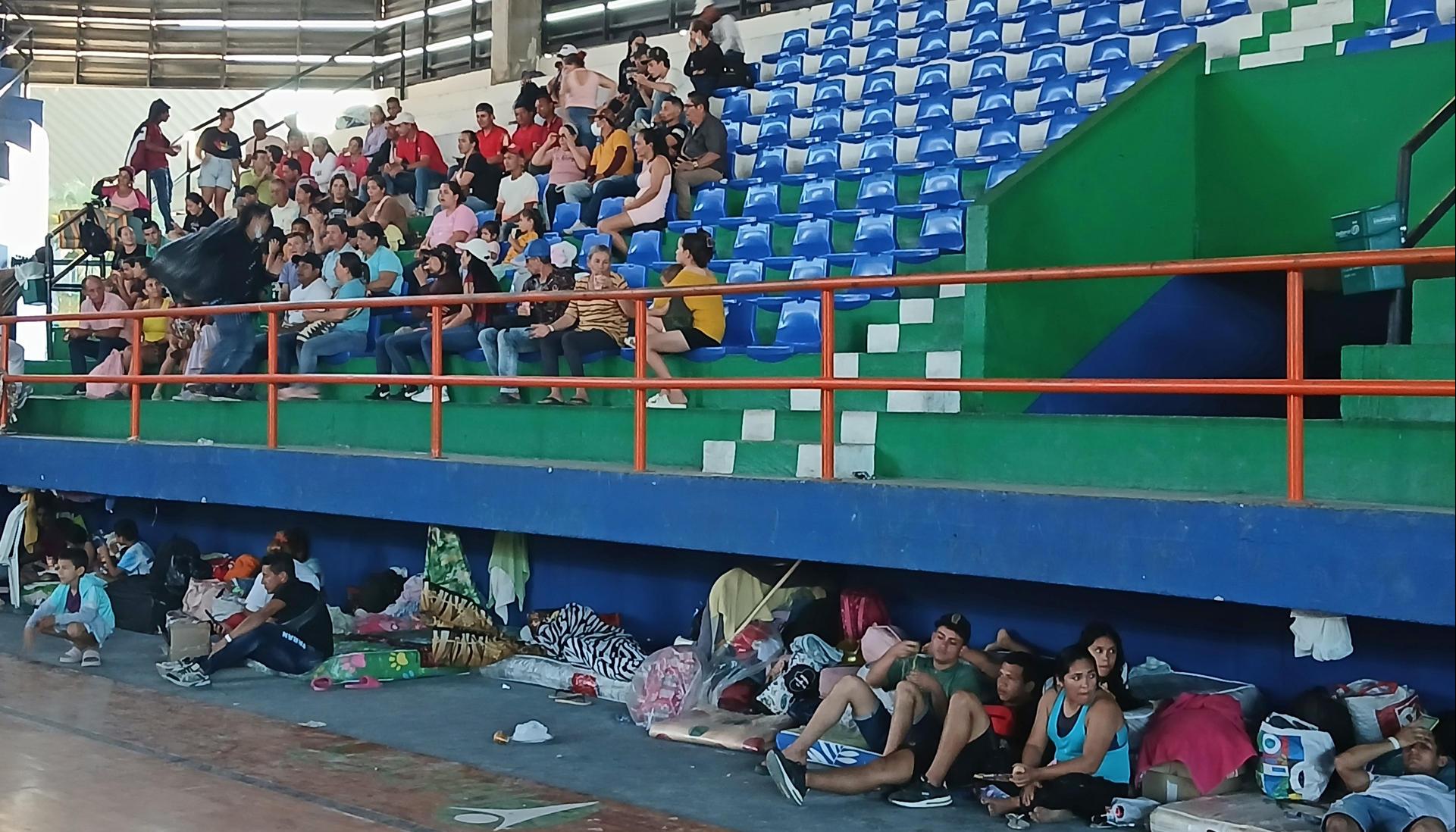 Desplazados en el coliseo de Ocaña, Norte de Santander. 