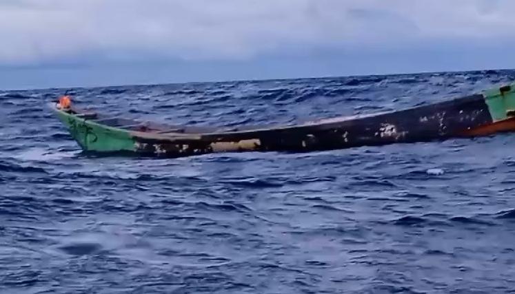 Imagen del bote en el que fueron hallados los cadáveres. 