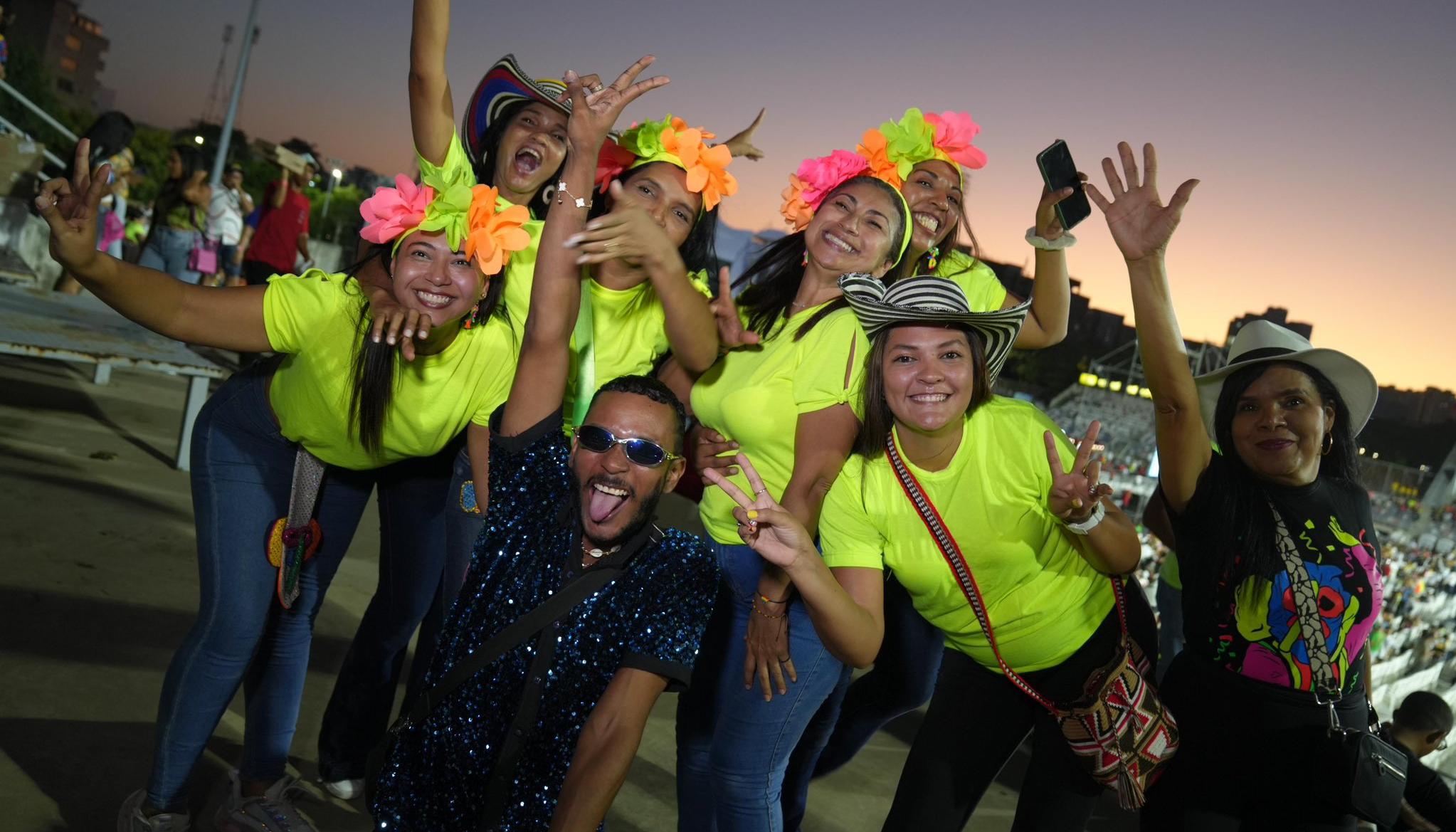 Los carnavaleros en la tribuna del Romelio.