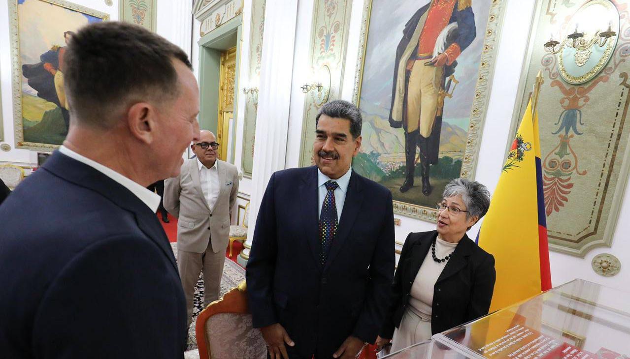 Nicolás Maduro reunido con Richard Grenell.