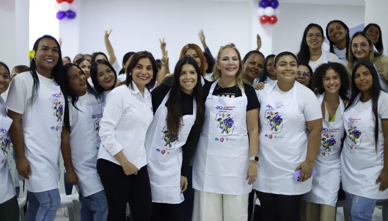 Mujeres beneficiadas por los programas de la Gobernación del Atlántico.