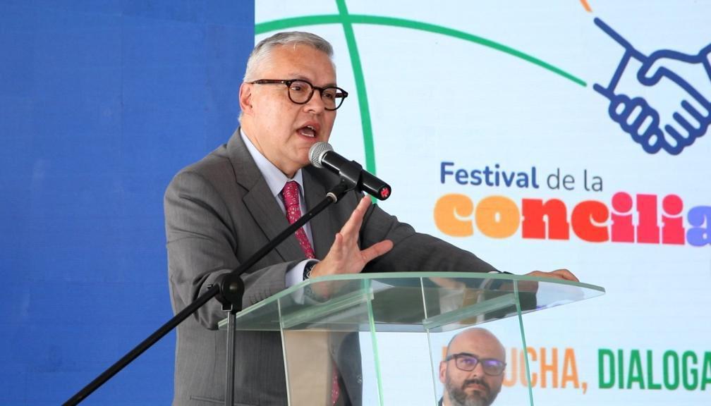 Néstor Osuna.