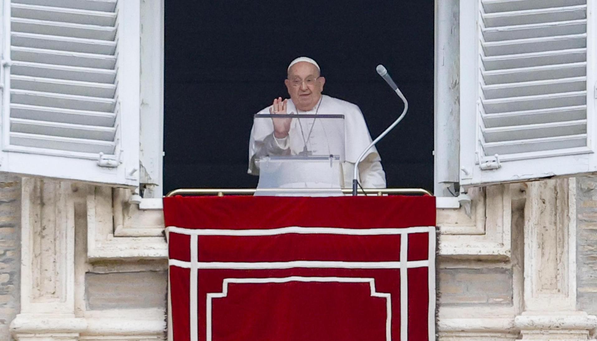 El papa Francisco dirige la oración del Angelus, la oración tradicional del domingo