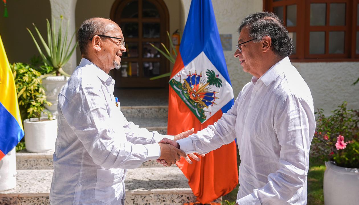 Petro recibido en Haití.