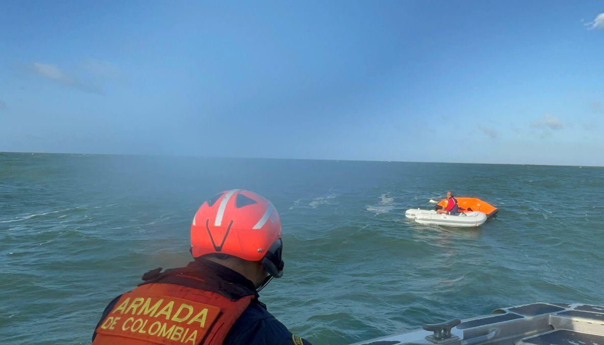 Fueron hallados en una balsa salvavidas.
