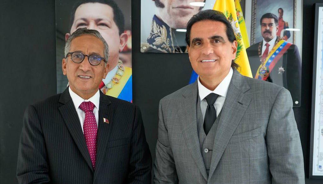 El barranquillero Alex Saab (izquierda) reunido con el embajador de Catar en Venezuela, Rashid Mohsin.