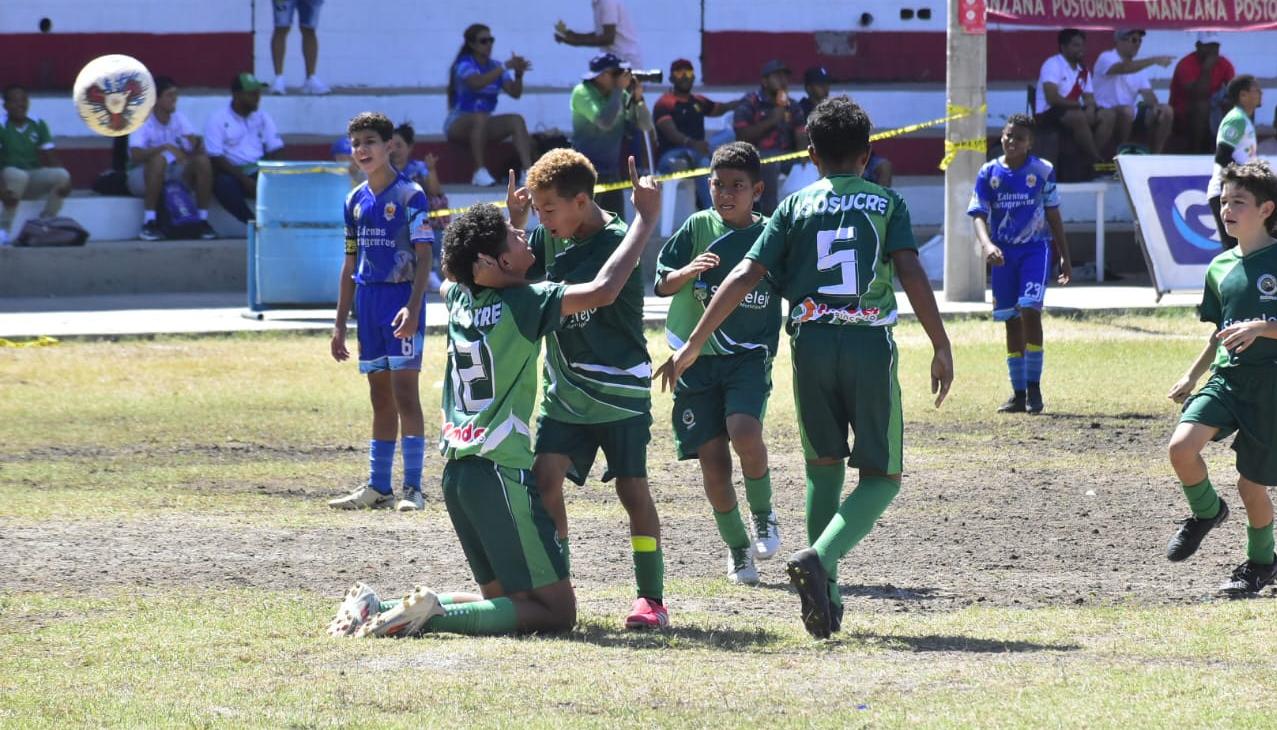 Asosucre celebra un gol en la semifinal contra Formasucre. 