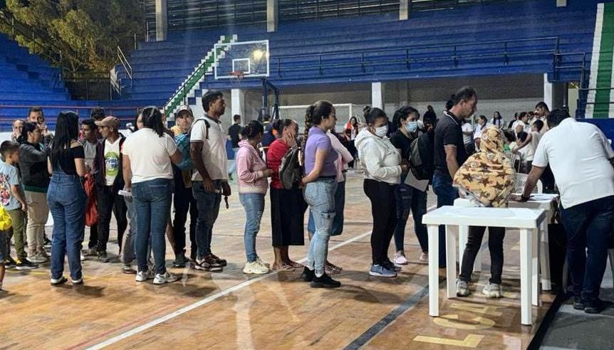 Cientos de personas han tenido que salir de sus casas huyendo del conflicto en el Catatumbo.