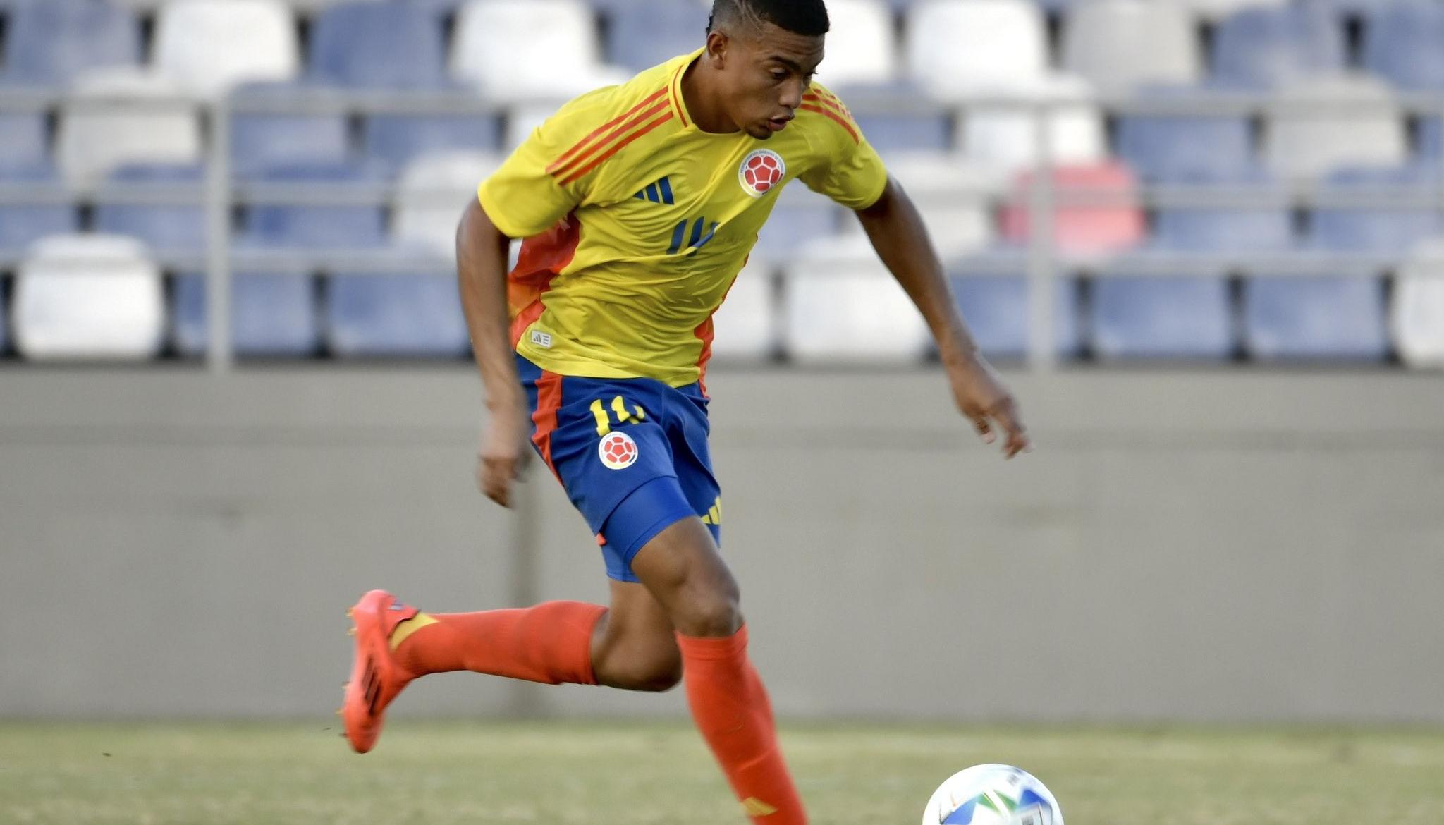 Jordan Barrera en acción contra Perú, el domingo en el Romelio Martínez. 