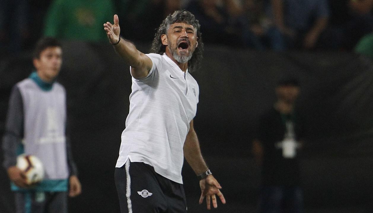 El colombiano Leonel Álvarez, técnico del Emelec. 