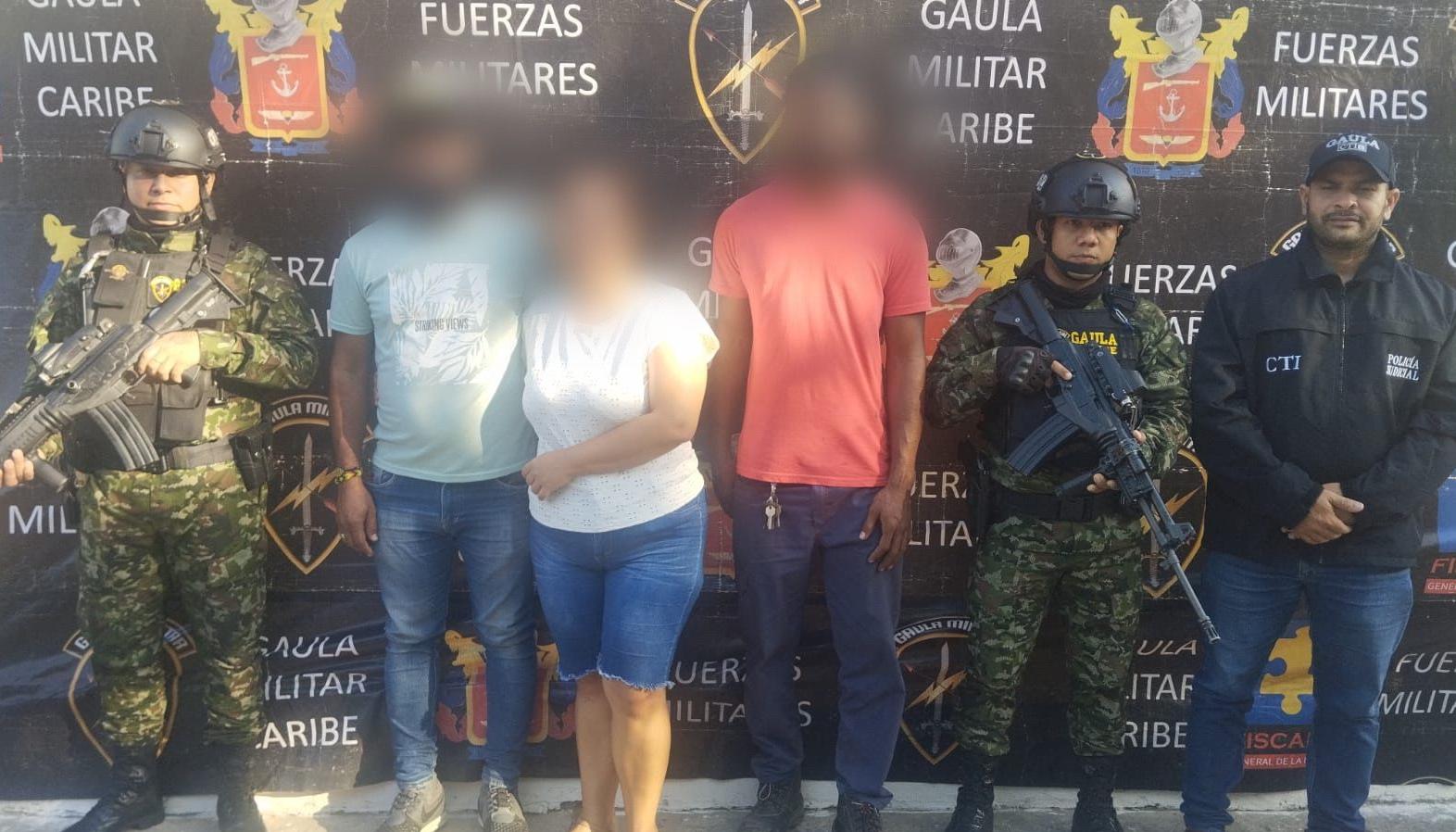 Trabajador liberado junto a su familia. 