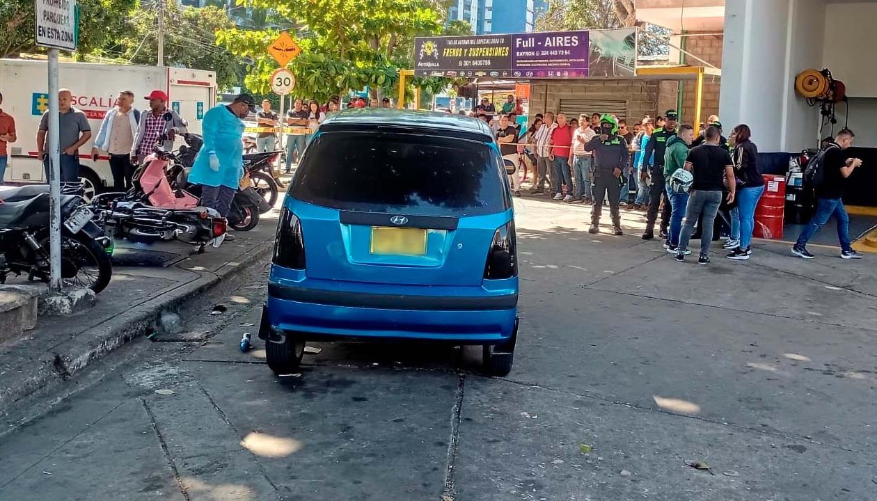 Vehículo que reparaban las víctimas. 