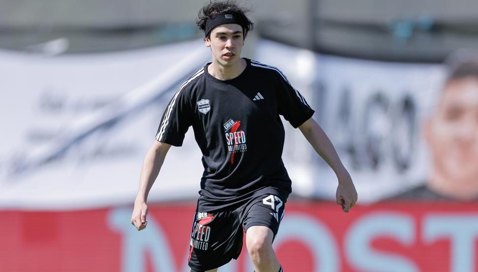 'Spreen', streamer argentino que jugó con Deportivo Riestra contra Vélez Sarsfield.