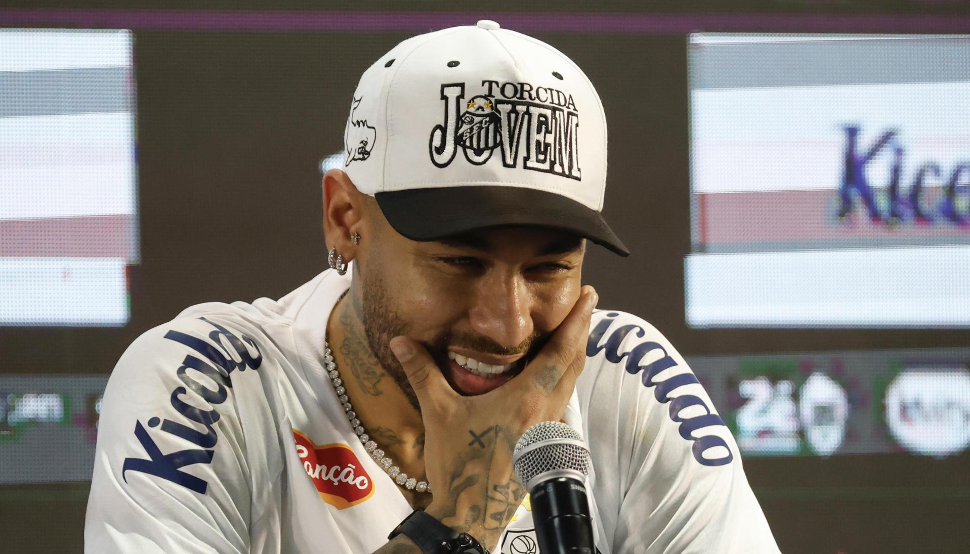 Neymar en rueda de prensa.