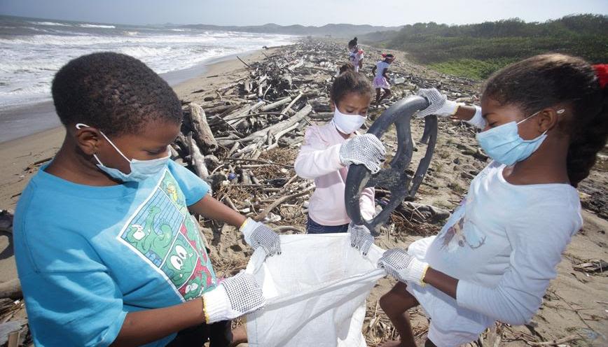 Jornada de limpieza de playas.