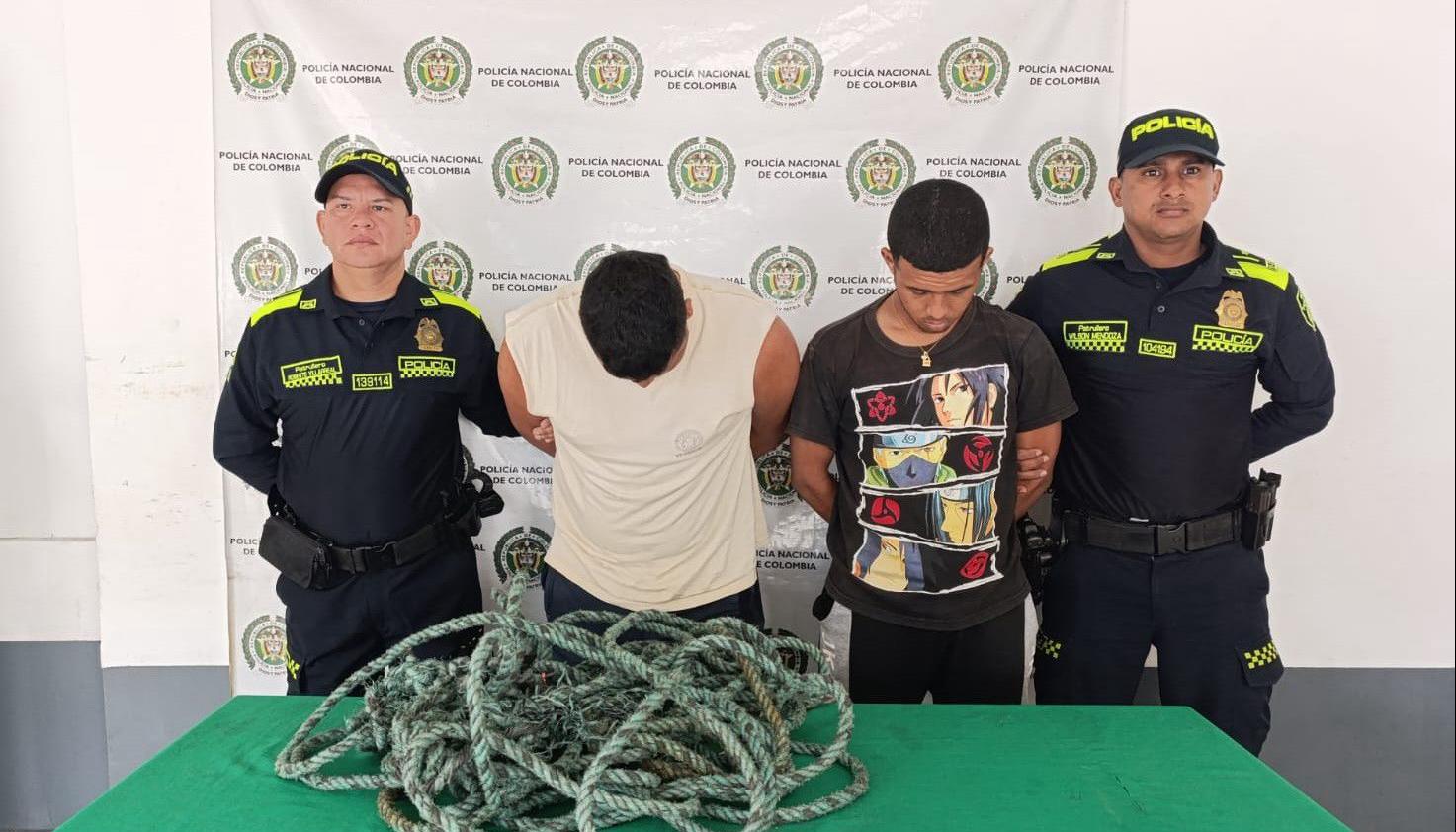 Las dos personas capturadas.