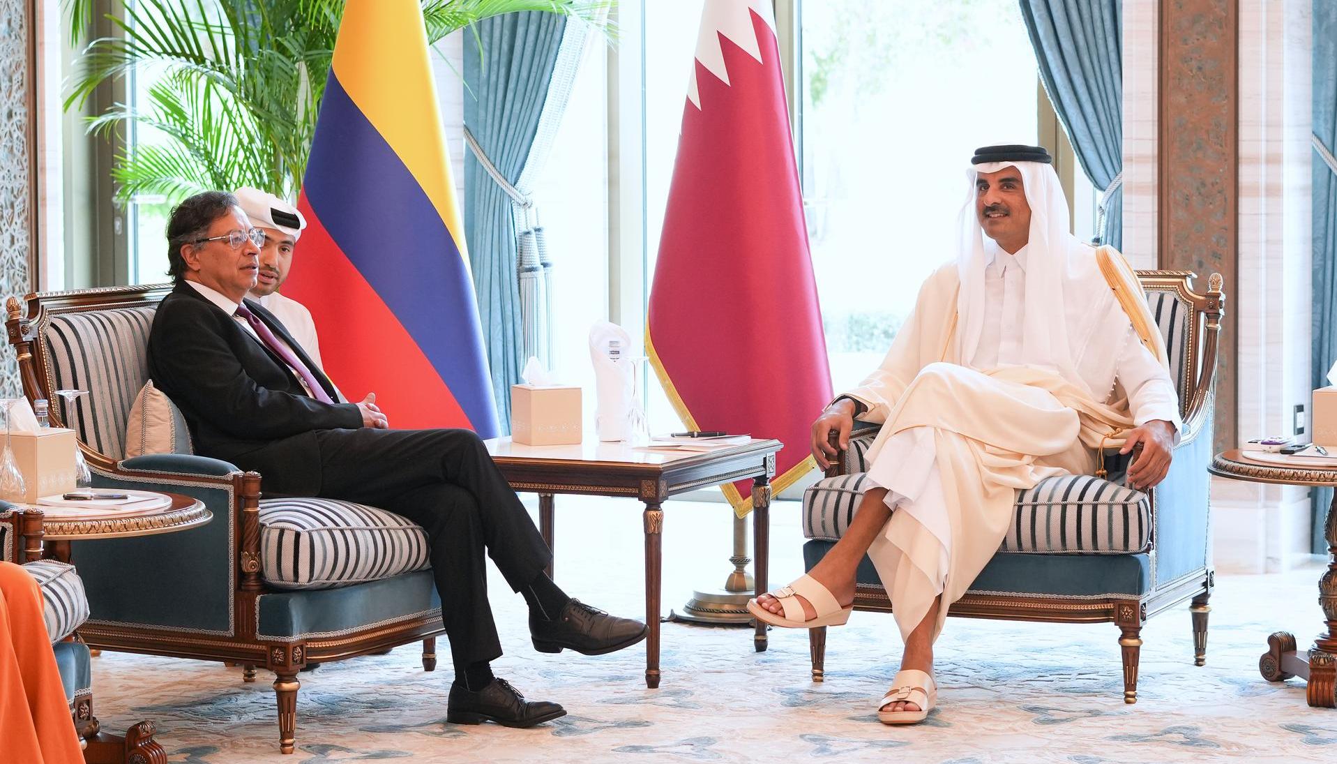 El Presidente Gustavo Petro con el emir de Catar, Tamim bin Hamad Al Thani, en Doha.