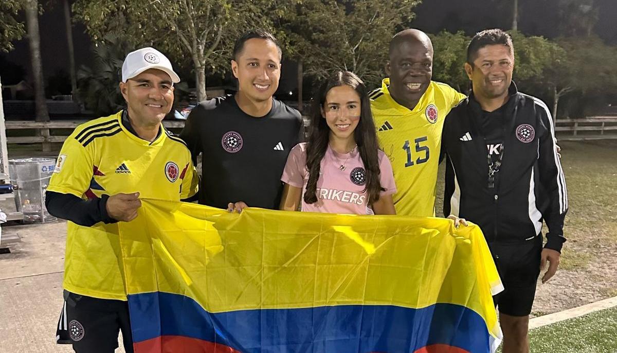 Nicole con 'Coroncoro' Perea y Wilson Gutiérrez. 
