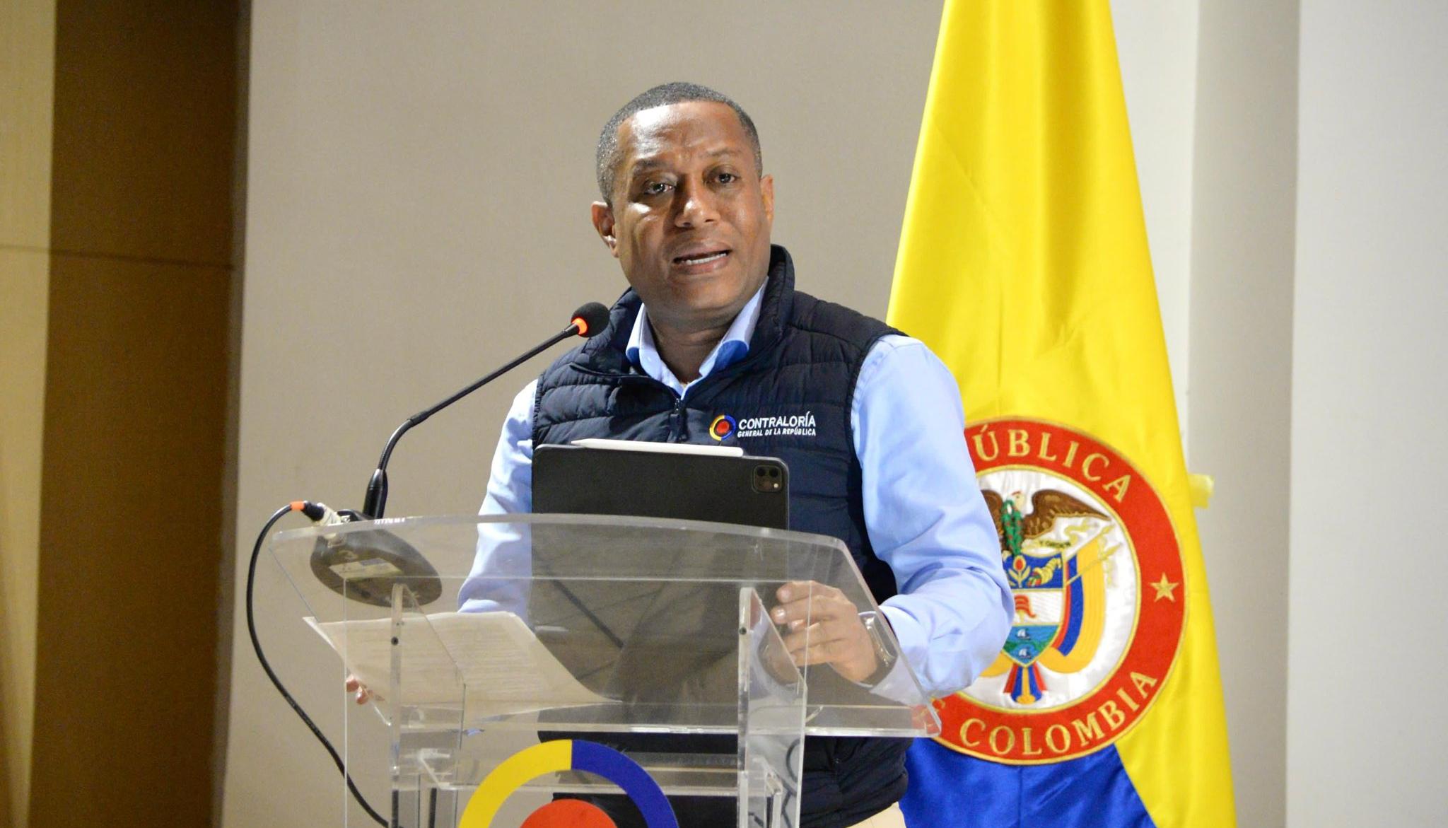 Luis Enrique Abadía, Contralor encargado. 