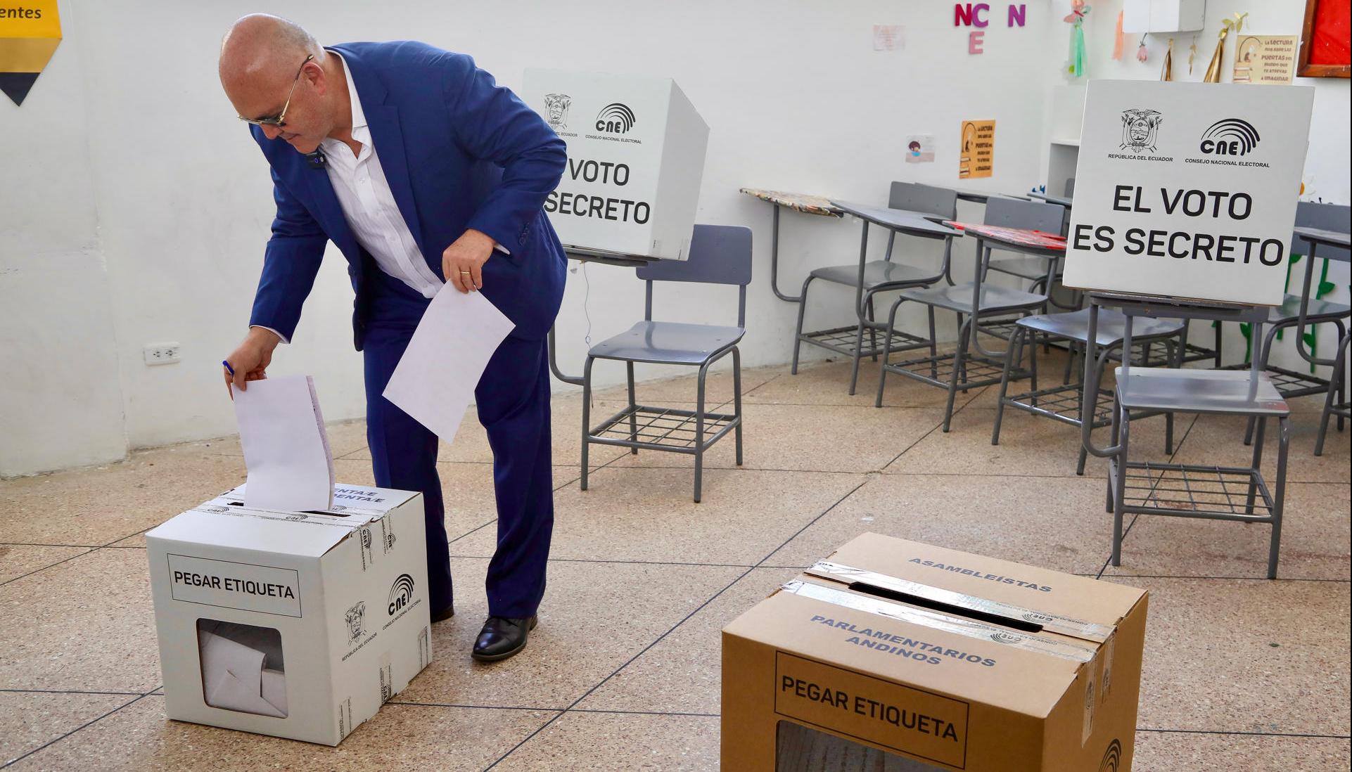 Jornada de votación en Ecuador.