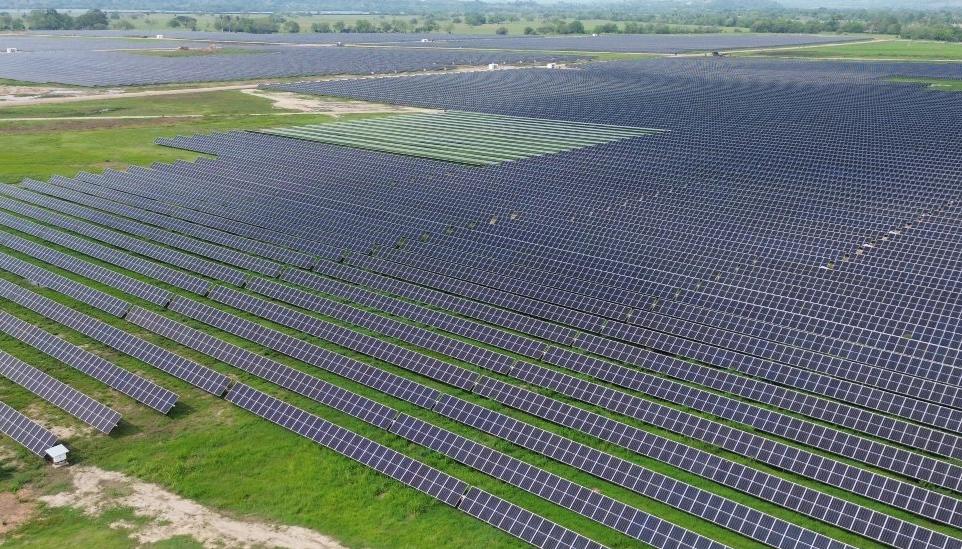 Imagen de referencia de un parque solar.