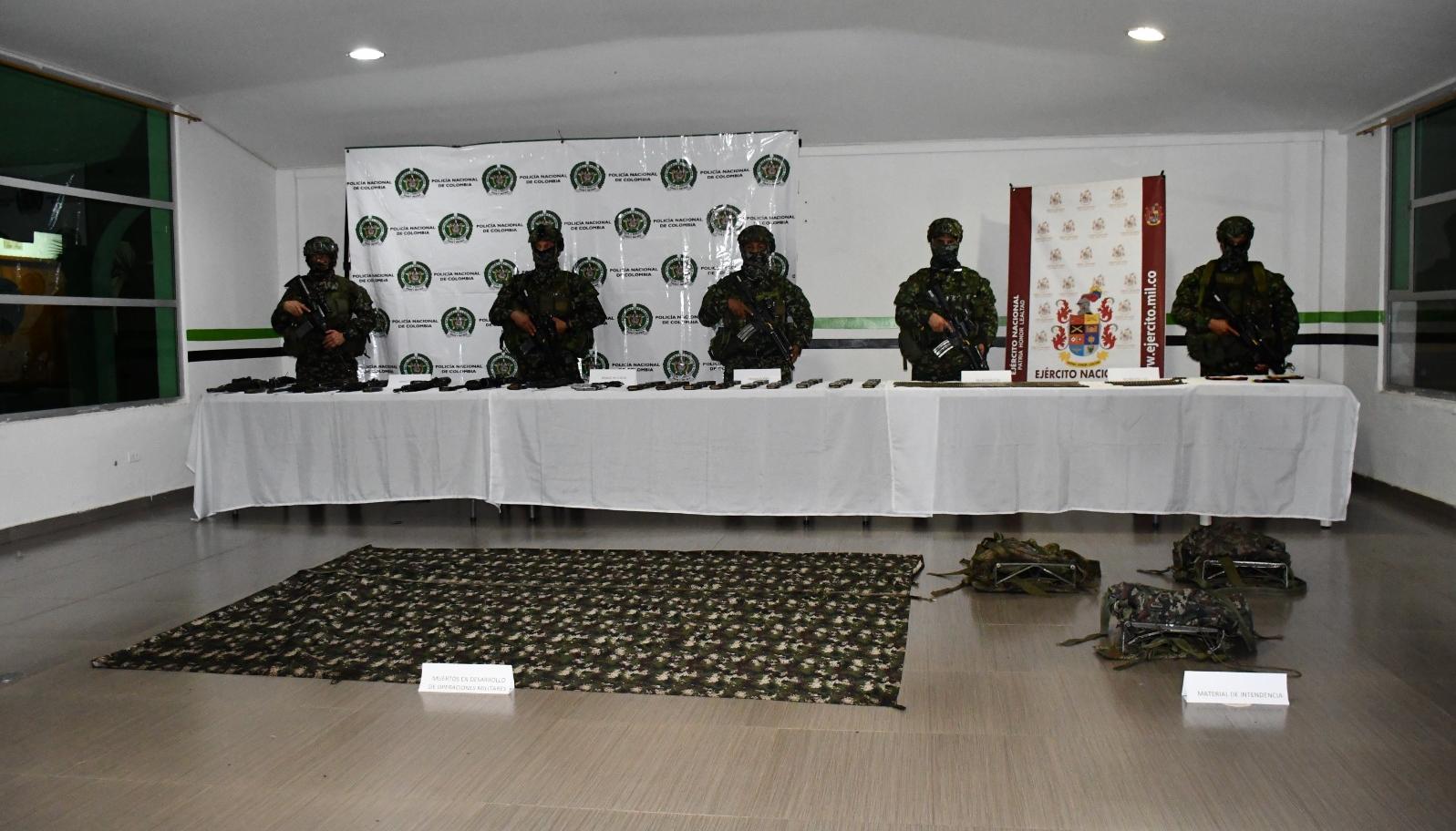 Armas de fuego, más de 1.900 cartuchos, explosivos y material de intendencia y comunicaciones.