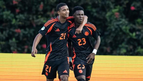 Neiser Villarreal celebrando su gol.