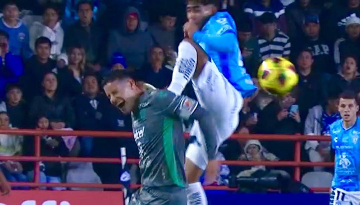 La patada que sufrió James Rodríguez.