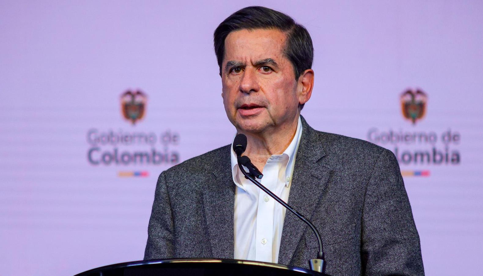 Juan Fernando Cristo, ministro del Interior. 