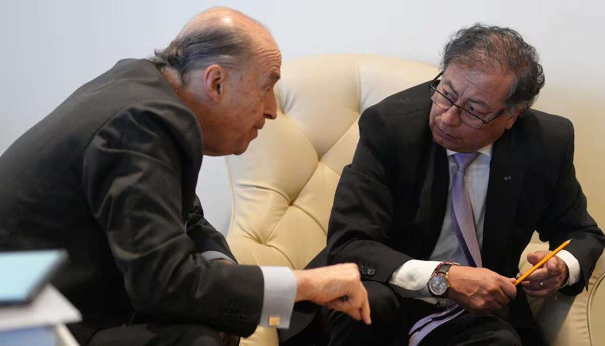 Álvaro Leyva y el Presidente Gustavo Petro.