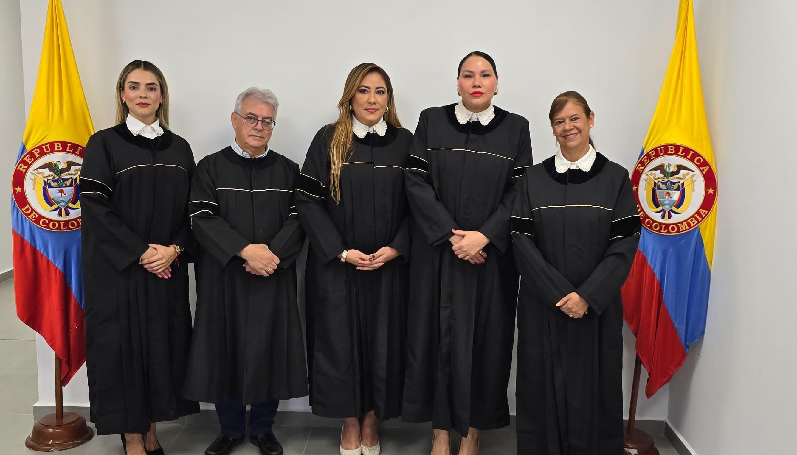 Los magistrados  de la Comisión Seccional de Disciplina Judicial del Atlántico con María José Casado (centro).