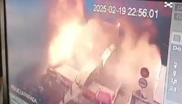 Momento en que ocurrió el atentado en el peaje. 