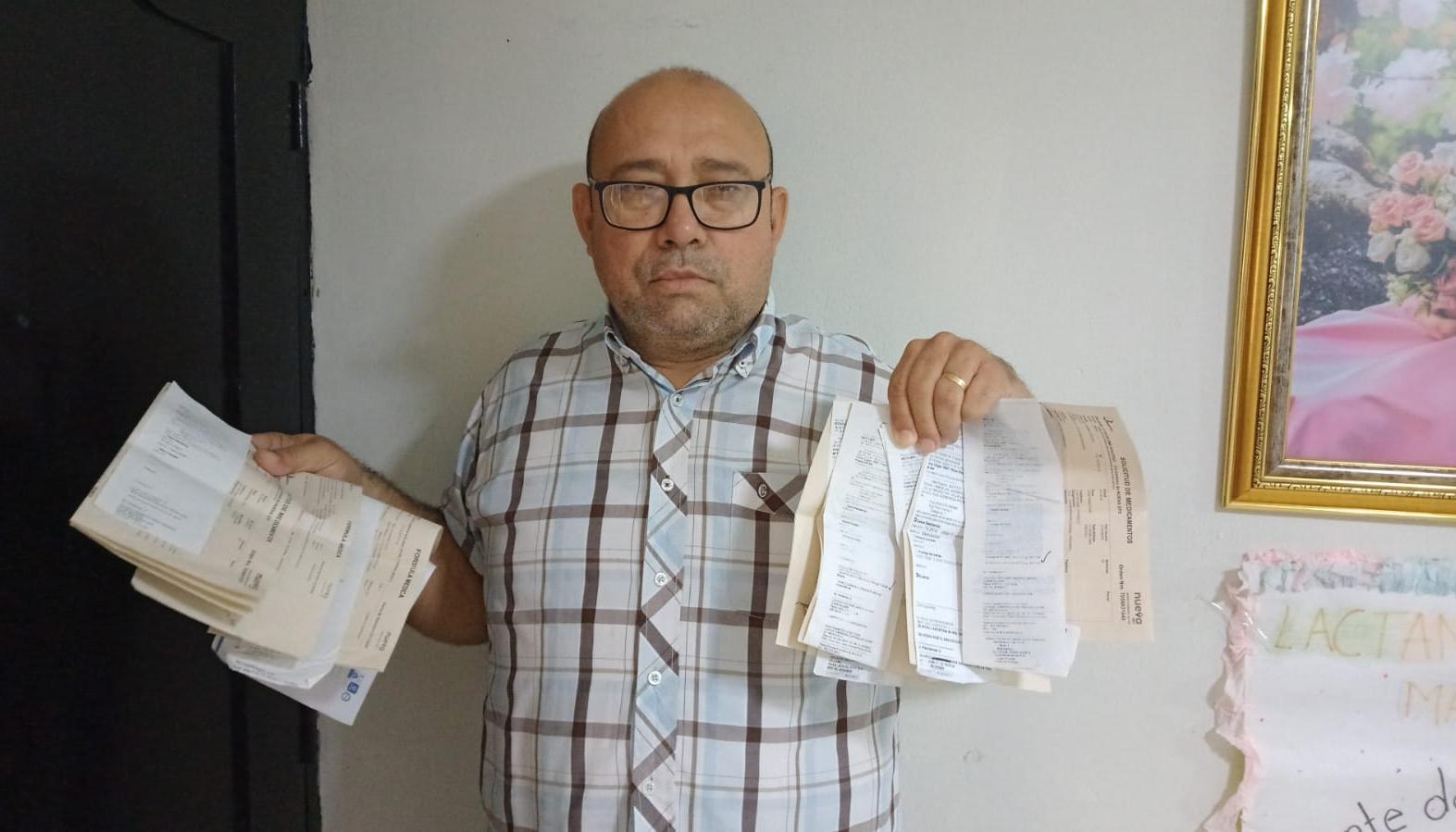 Deivi García con los 11 pendientes generados y aún no recibe sus medicinas. 