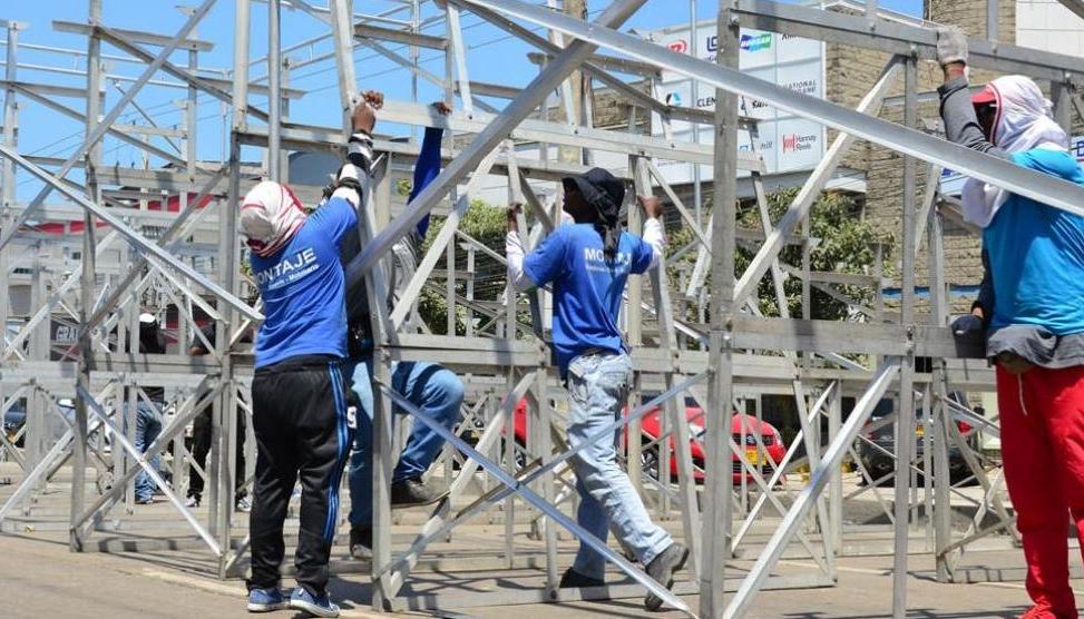 Montaje de palcos en la Vía 40. Imagen de referencia.